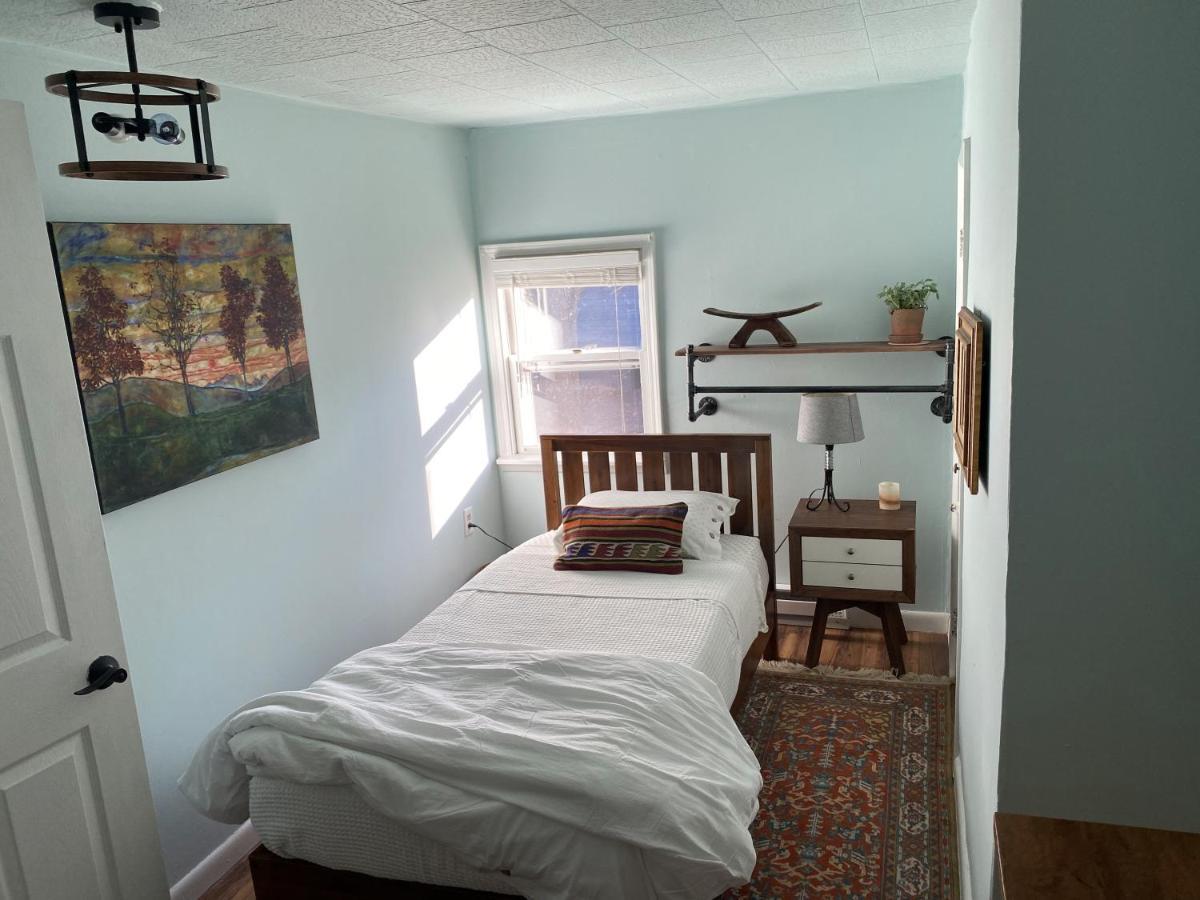 Boho-Chic Travel Pad - Unit 2 Apartment บลูมมิงตัน ภายนอก รูปภาพ
