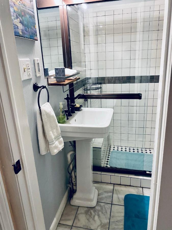 Boho-Chic Travel Pad - Unit 2 Apartment บลูมมิงตัน ภายนอก รูปภาพ