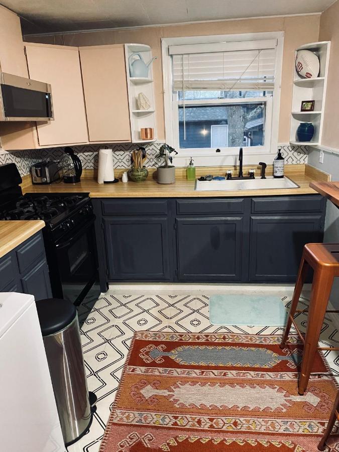 Boho-Chic Travel Pad - Unit 2 Apartment บลูมมิงตัน ภายนอก รูปภาพ
