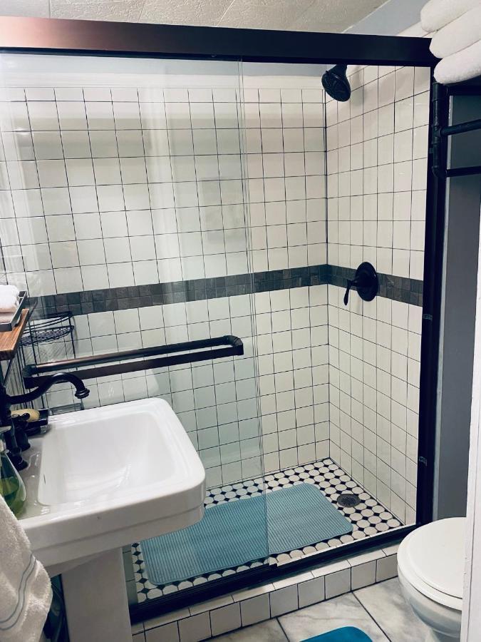 Boho-Chic Travel Pad - Unit 2 Apartment บลูมมิงตัน ภายนอก รูปภาพ