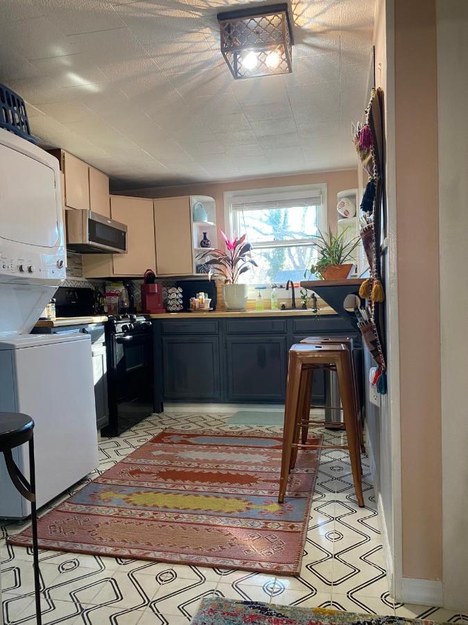 Boho-Chic Travel Pad - Unit 2 Apartment บลูมมิงตัน ภายนอก รูปภาพ